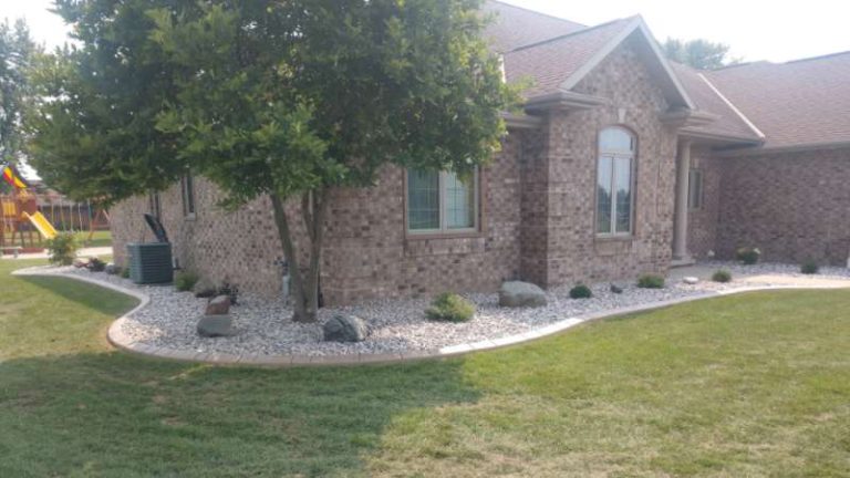 Landscaping Tips To Help Sell Your Cecil to Green Bay, WI Home